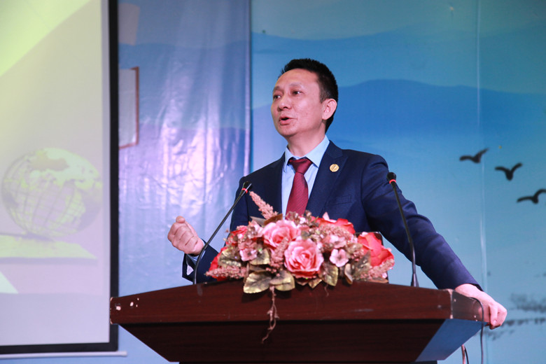 凝心聚力，，，，，举行教育的长征