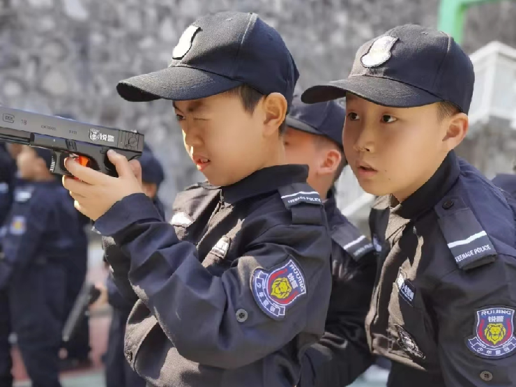 2021威廉希尔官网少年警训冬令营-逐梦共生长，，，，，特警少年齐上线~
