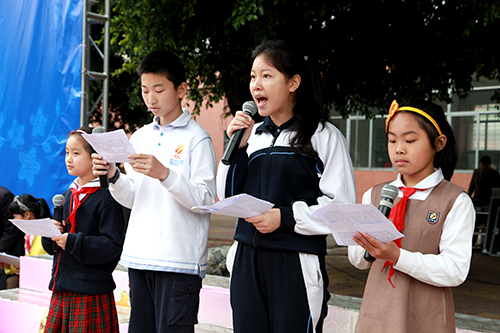 11、图为开学仪式上学生代表讲话