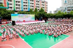 龙华中英文实验学校浚？？？沟谑褰焖刂式逃Ч故驹硕孟蕴厣