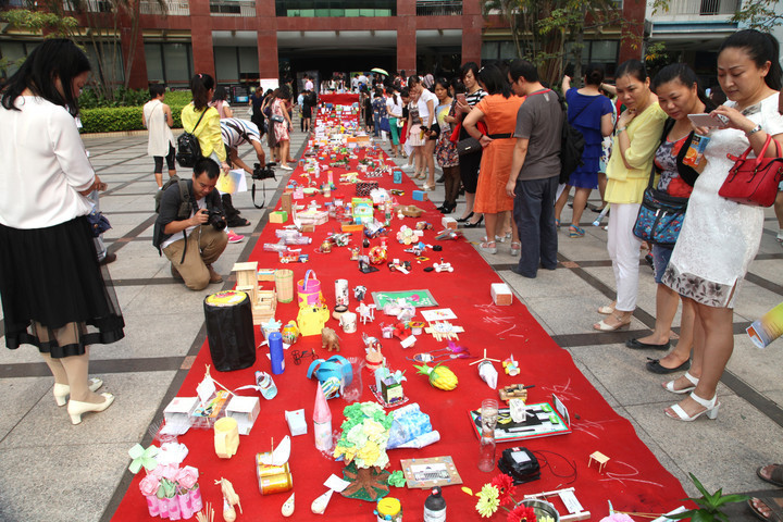 市民旅行学生的创意作品展示长廊
