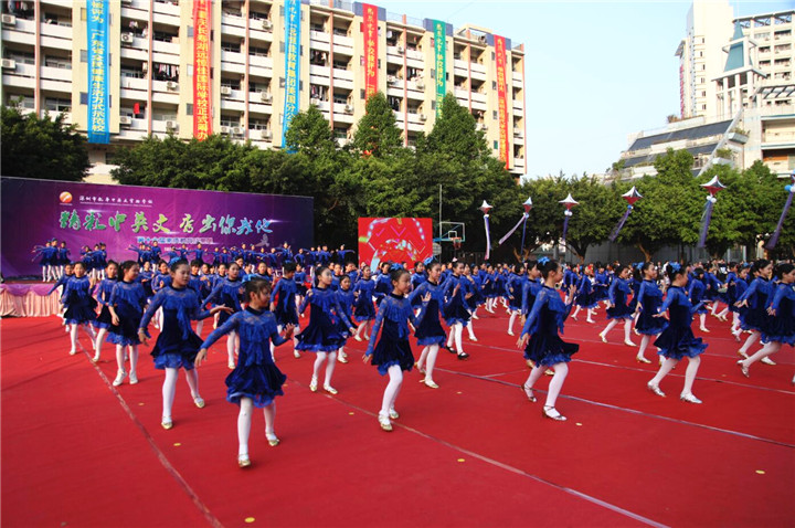 03.图为小学部3-6年级学生演出《快乐恰恰》拉丁舞