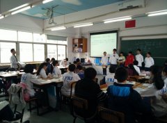 新区教研员指导学校中学部教学事情