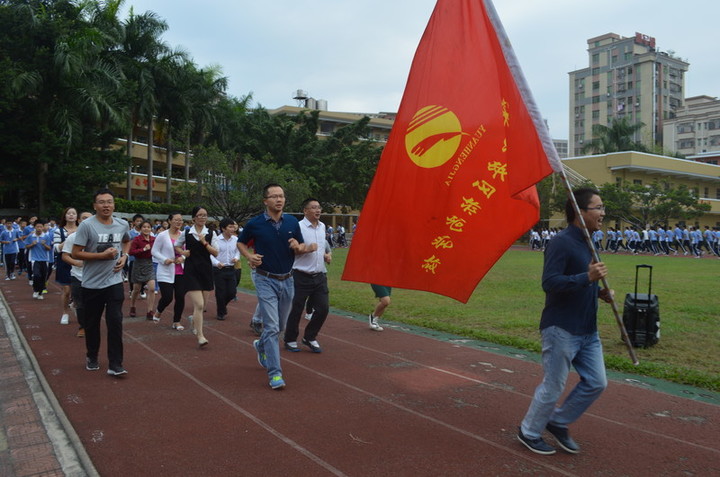 校园长跑日 快乐奔驰时