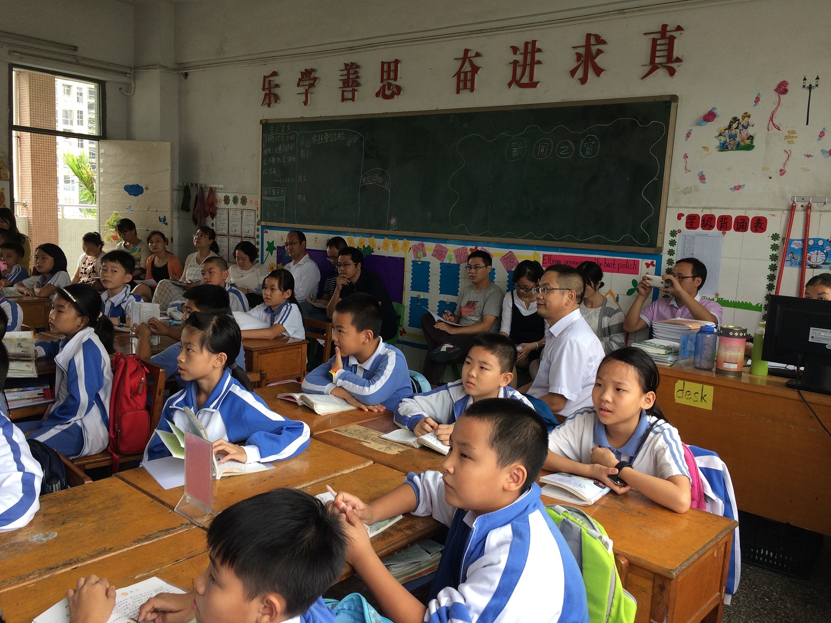 公明中英文学校与李松朗小学相助磨课