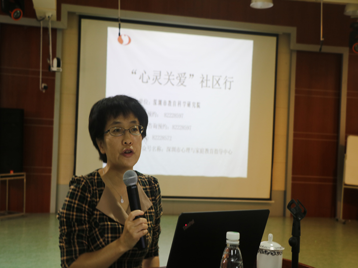公明中英文学校举行家庭教育讲座