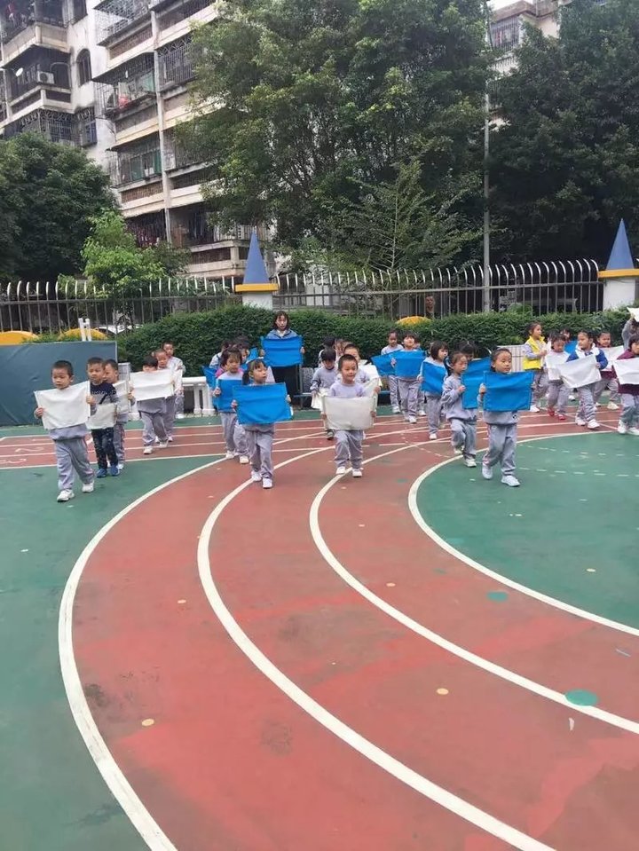 家园零距离——威廉希尔官网花园幼儿园中五班家长半日开放运动