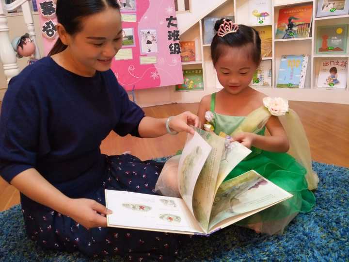 书香校园，，，，，，，阅读幸福浚浚？？？？炖 ——公明第二幼儿园阅读月系列运动报道