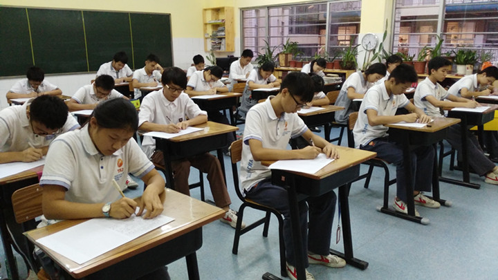深圳市龙华中英文实验学校初中部举行现场作文角逐