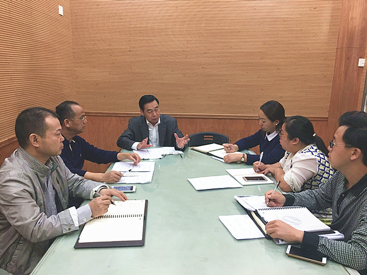校长挂帅，，，，，，，齐抓共管防“校园欺压”——深圳市龙华中英文实验学校召开校园欺压专项事情聚会
