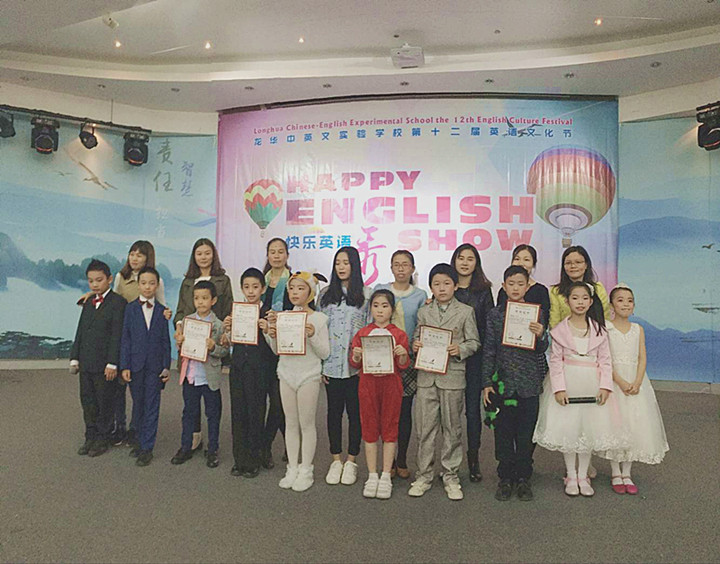 魅力英语，，，，，show出风范  ——深圳市龙华中英文实验学校小学部三年级英语故事角逐报道 