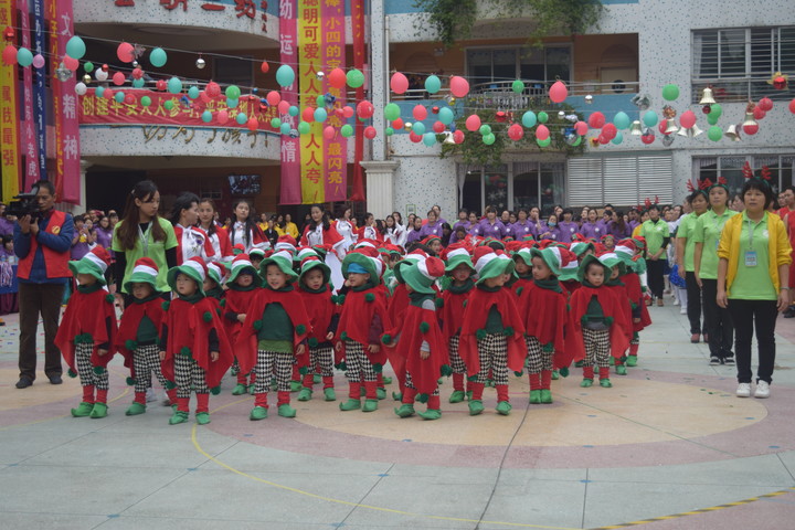 相约圣诞夜·快乐动起来——公明二幼小班级运动会运动报道