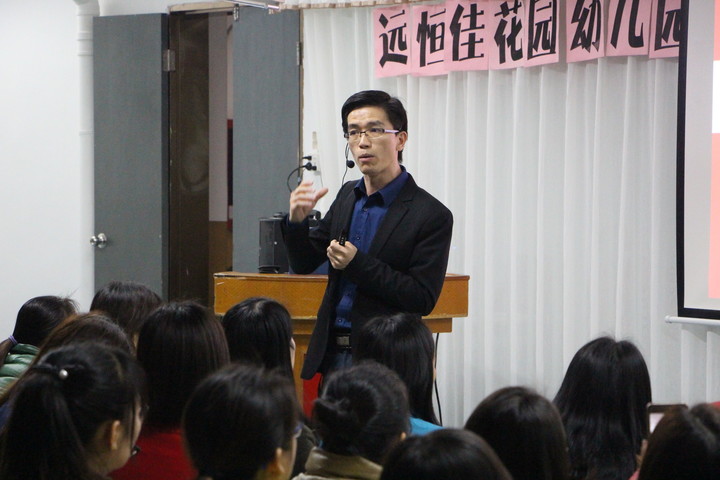 威廉希尔官网花园幼儿园家长培训学校--消防清静专题报道