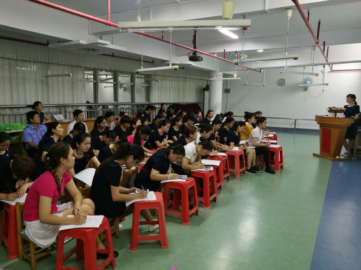 校园清静危害防控新规知识讲座 ---威廉希尔官网花园幼儿园政治学习