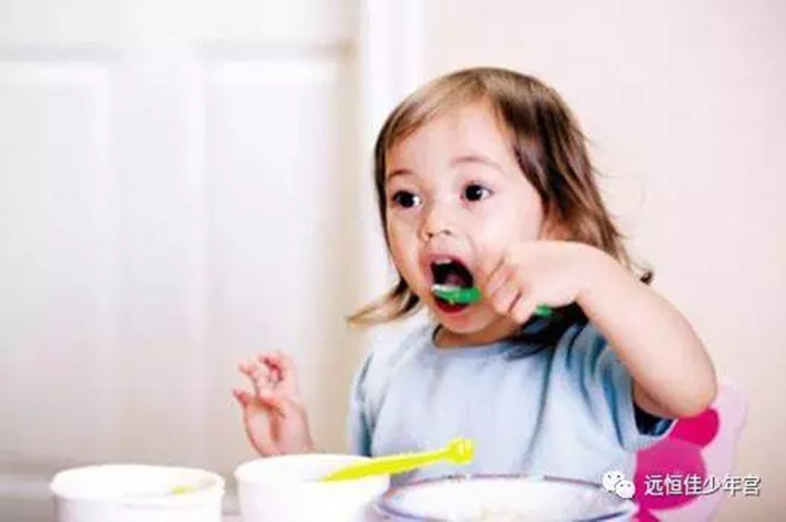 威廉希尔官网早教少年宫中心——早教课堂《改善宝宝优异的饮食习惯》