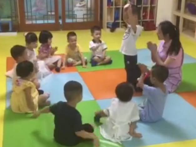 〈江南名苑中心〉拍拍手，，，，，，，，各人相互先容自己