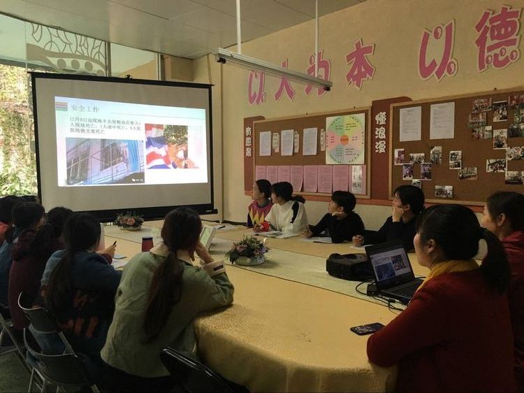 溪山幼儿园期末前清静专题布署聚会
