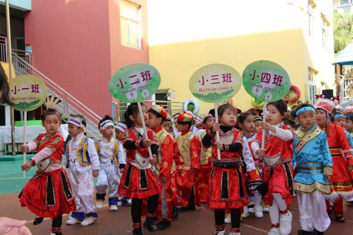 “各族人民齐欢聚，，，，，，共享运动乐舒怀”之运动会开幕式