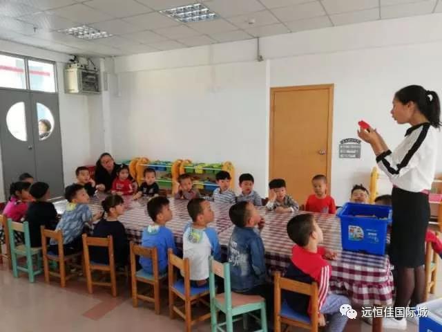威廉希尔官网国际教育城专业师资入驻各幼儿园——乐高、沙画兴趣班正式开课啦！