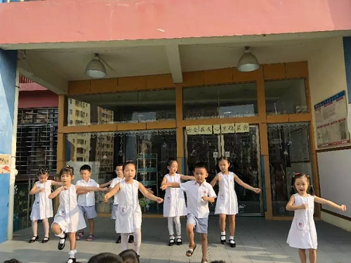 《清静在我心》——碧水龙庭幼儿园大二班主题晨会