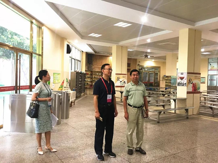 责任督学来校督导，，，，，，优美教育再添助力——龙华区中小学第六责任区督学一行5人来我校举行督导检查