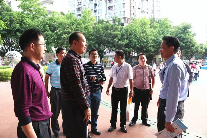 《德育报》社华南事情部组织的校长考察团来校旅行考察