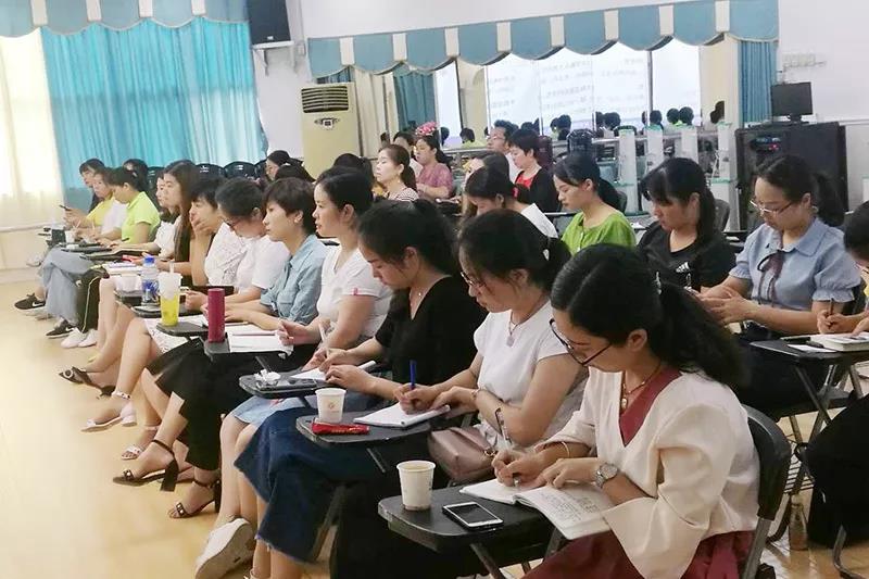 聚焦课程建设，，，，，提高品质生长