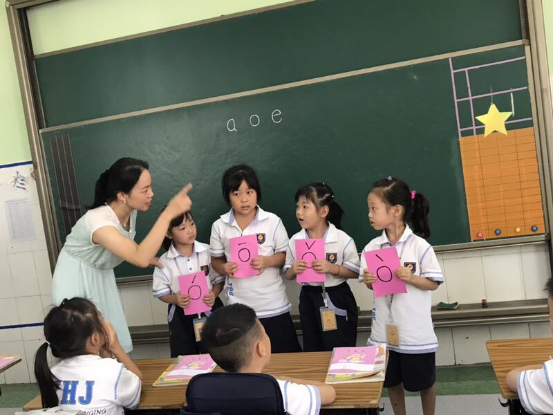 落实“两个通例”，，，，，，，，实验“青蓝工程” ——小学低年级段语文学科教研重实训