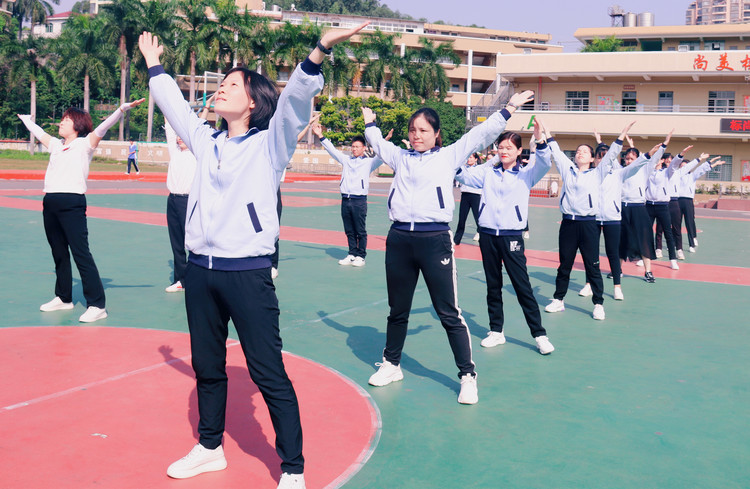 西席角逐 学生裁判