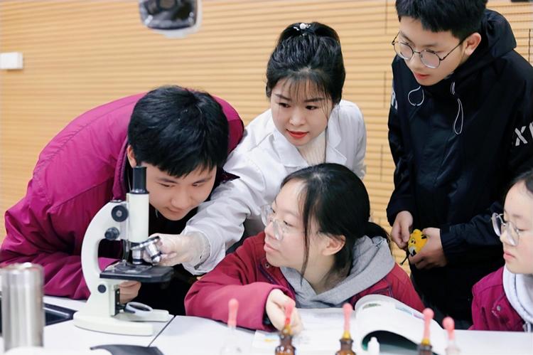 重庆市威廉希尔官网学校2022年高中招生报名通知