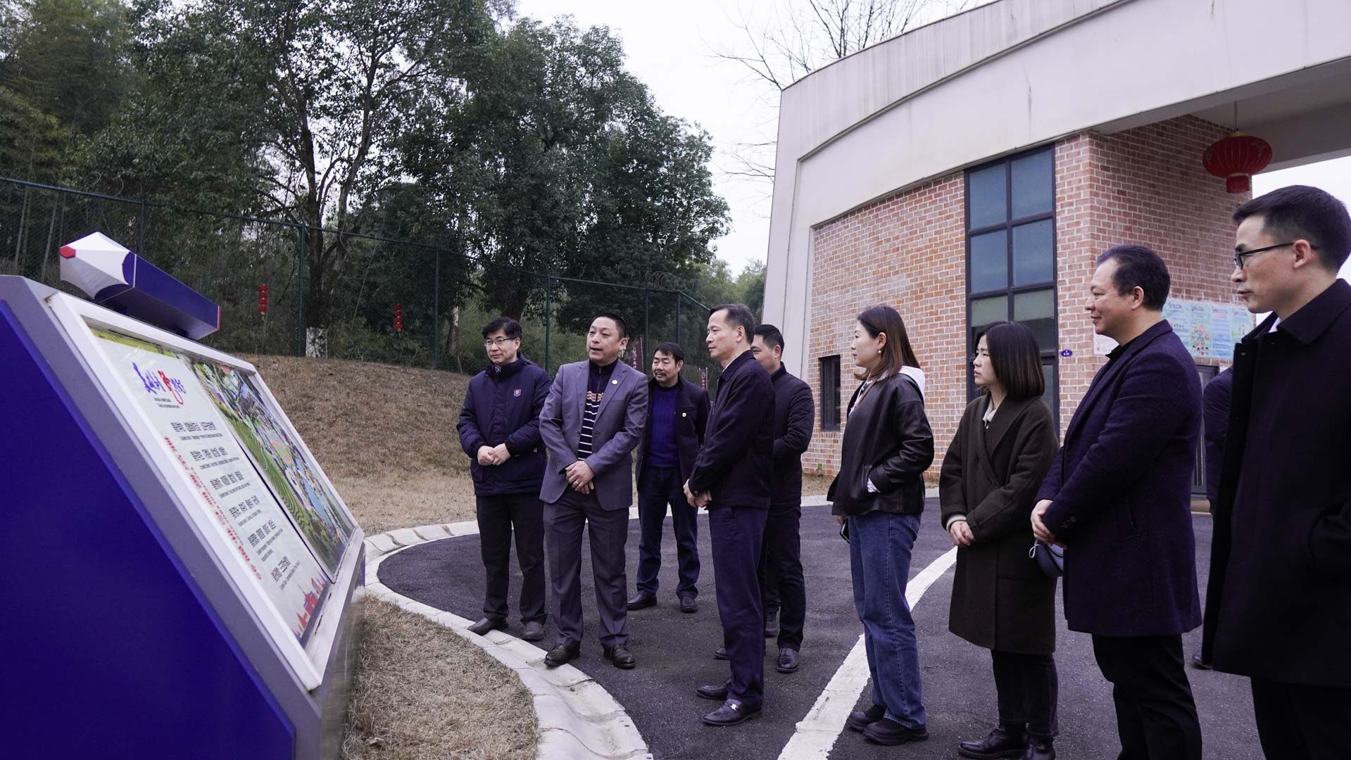 湖南省驻京办向导调研郴州市威廉希尔官网学校、威廉希尔官网教育公园