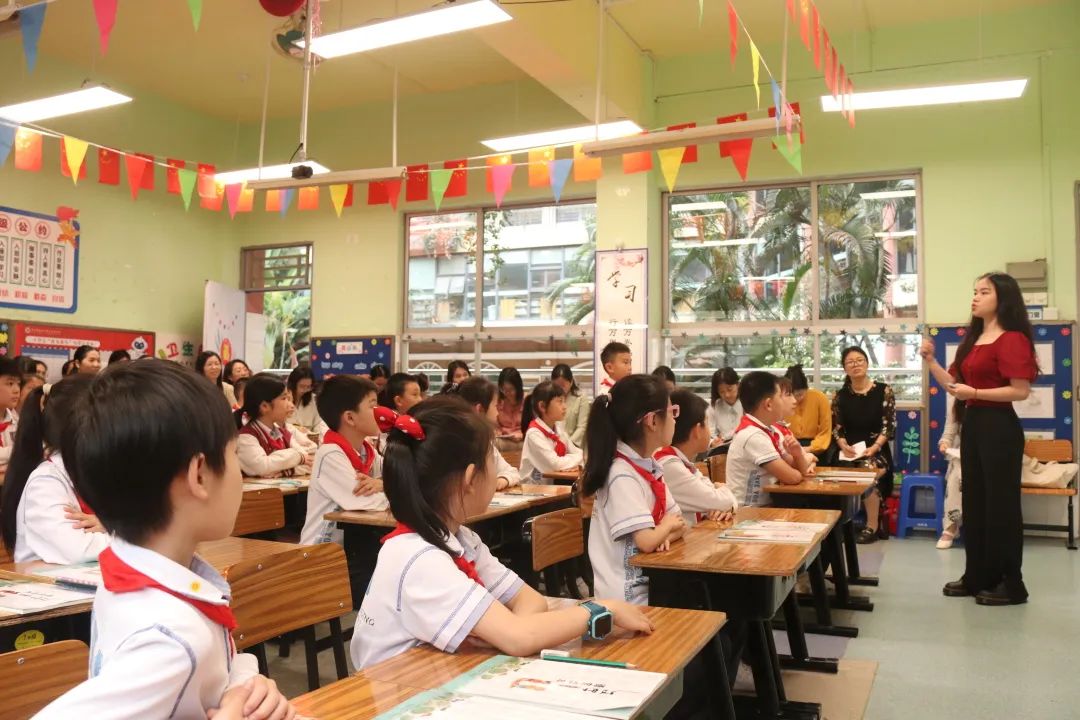 以汉字之修养，，，，，育学子之美德——记民治中学教育集团民顺小学与龙华中英文实验学校“汉字德育”交流运动